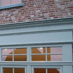 C832 Xterio cornice